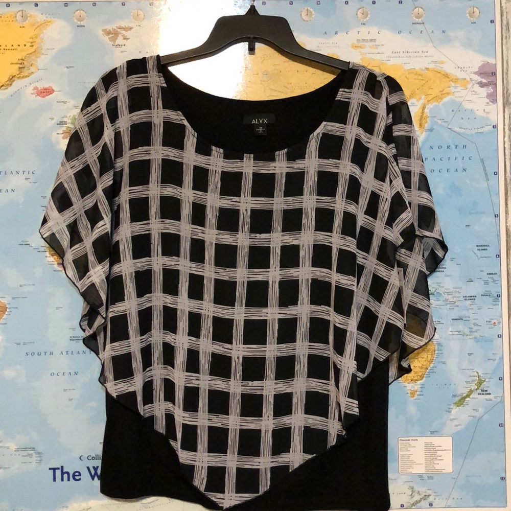 Black and white blouse size 1X new with tags.